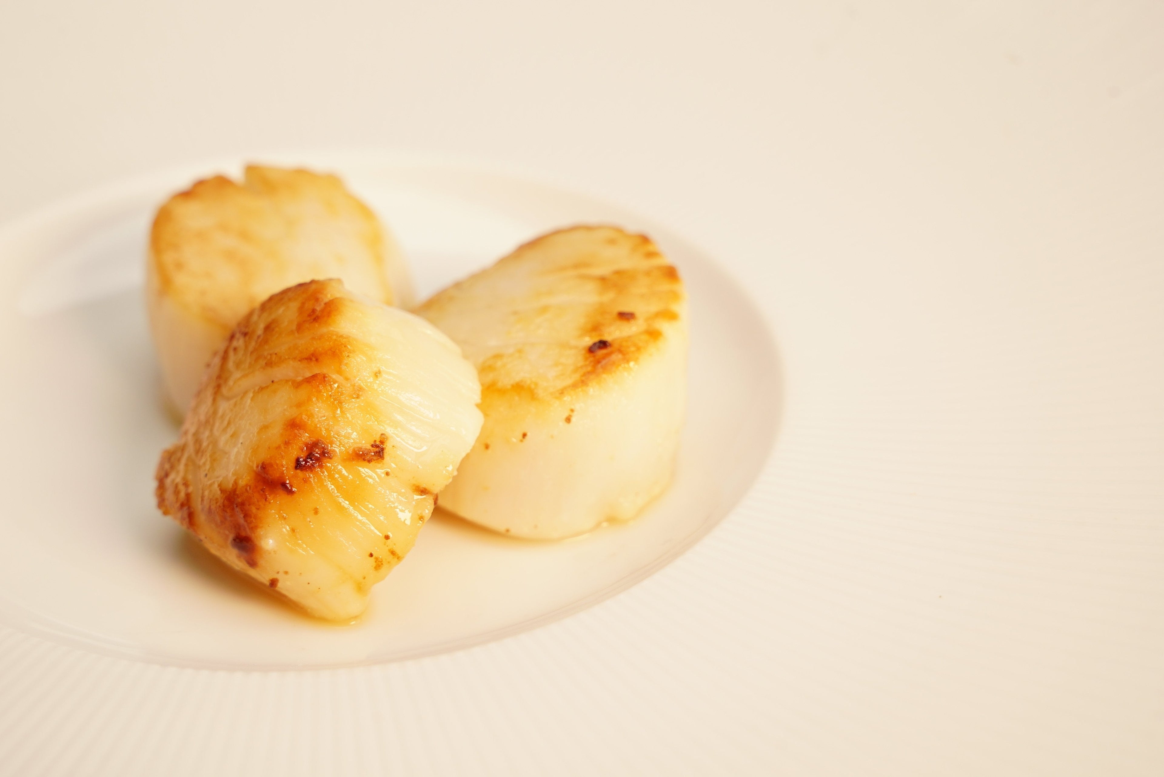 Sashimi grade U-10 sea scallops, Ahi Club